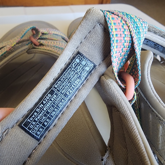 Teva Tirra Taupe Multi Color Comfort Hiking Outdoor Sandals Size 8.5 - Picture 8 of 8